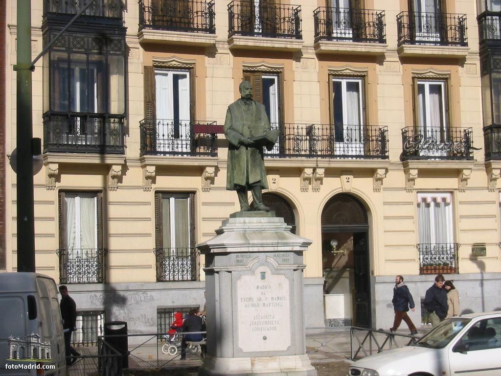 Estatua de Alonso Mart�nez