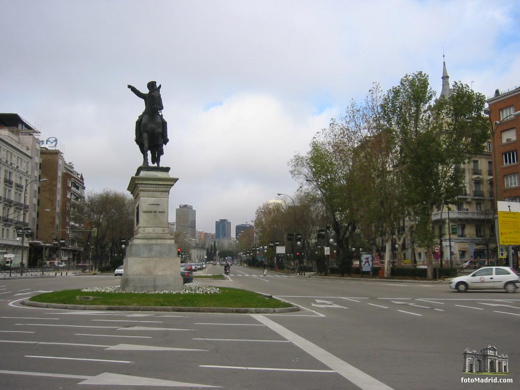 Estatua de Marqu�s del Duero