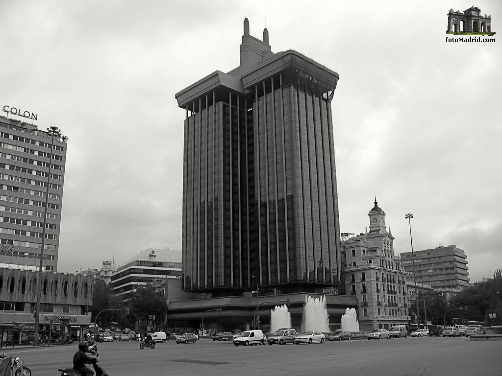 Torres de Col�n en blanco y negro
