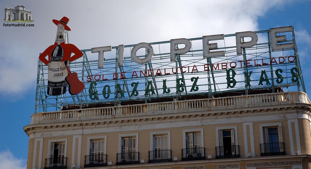 Cartel de T�o Pepe, en la Puerta del Sol