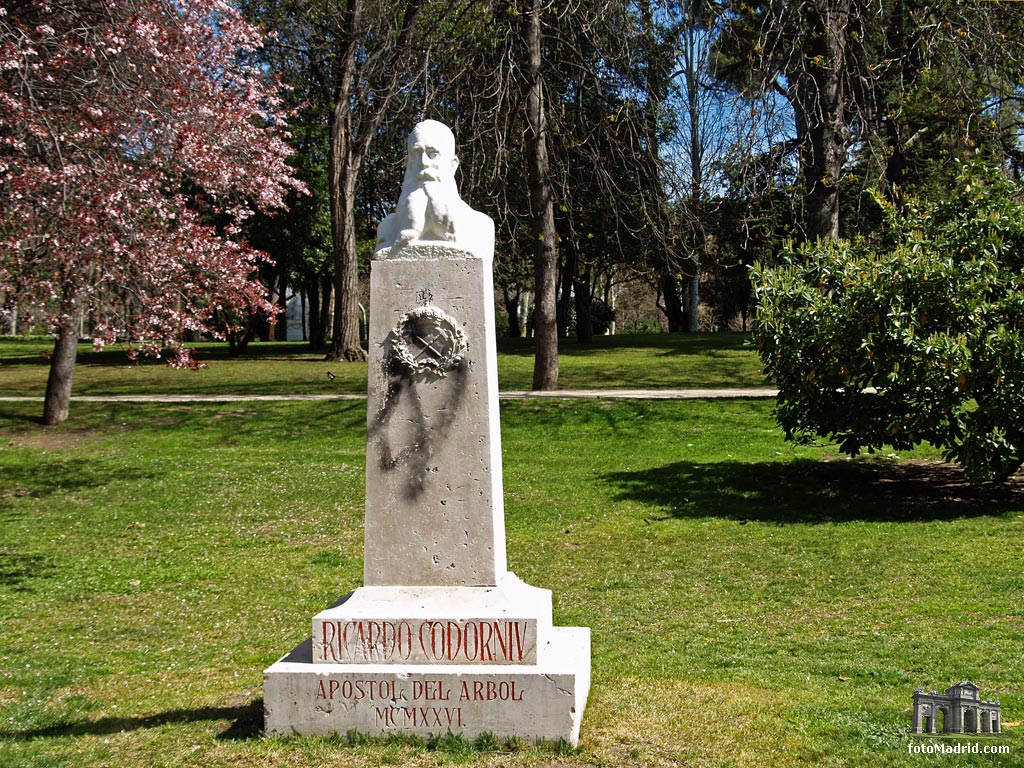 Monumento a Ricardo Codorni�